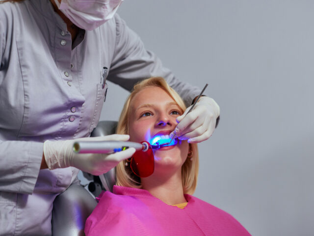 Teeth Whitening Options in Istanbul: Which Method Is Right for Your Smile?