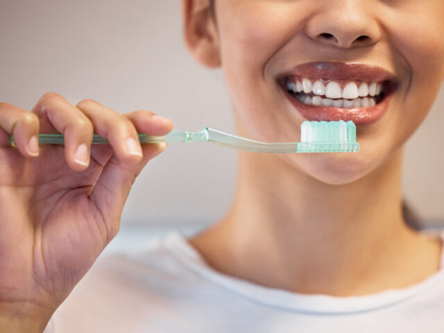 How to Choose the Best Toothpaste for Sensitive Teeth: Expert Tips and Recommendations
