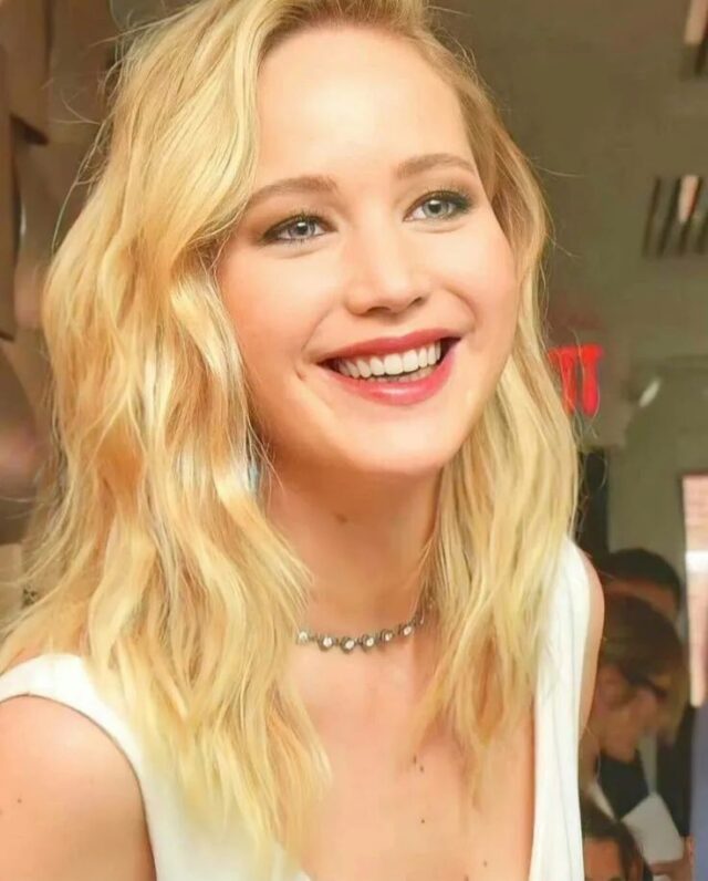 Jennifer Lawrence teeth