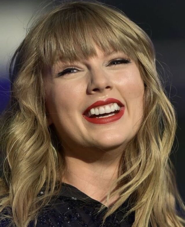 Taylor Swift Teeth
