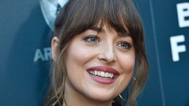 dakota johnson teeth
